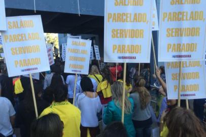 rdgol - protesto - servidores - porto alegre - salários