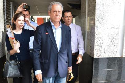 Mensalão. José Dirceu começa a cumprir prisão domiciliar. Ex-chefe da Casa Civil assinou, na tarde desta terça-feira, um termo que o libera para cumprir o resto da pena em casa