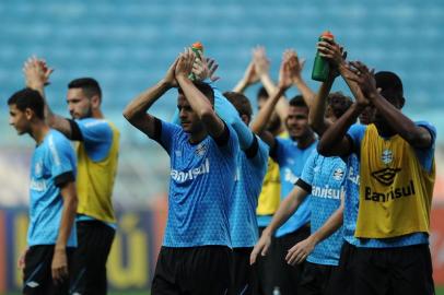 PORTO ALEGRE, RIO GRANDE DO SUL, BRASIL, 07/07/2015. TREINO DO GRÊMIO ANTES DO GRE-NAL. DIEGO VARA/AGÊNCIA RBS.