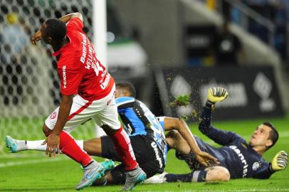  PORTO ALEGRE, RS, BRASIL - 09-08-2015 - Grêmio e Inter se enfrentam na Arena, pela 17ª rodada do Brasileirão. Gre-Nal de 407 (FOTO: DIEGO VARA/AGÊNCIA RBS) 