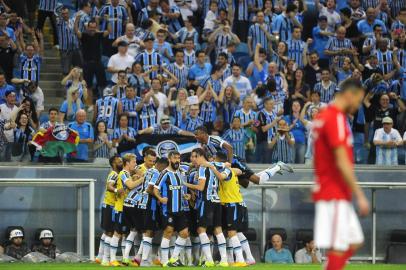  PORTO ALEGRE, RS, BRASIL - 09-08-2015 - Grêmio e Inter se enfrentam na Arena, pela 17ª rodada do Brasileirão. Gre-Nal de 407 (FOTO: DIEGO VARA/AGÊNCIA RBS)Jogador Luan faz o terceiro gol da partida, Inter 0x3 Grêmio