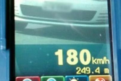 Polícia Rodoviária Federal flagra carro a 180 km/h na BR-290, rdgol