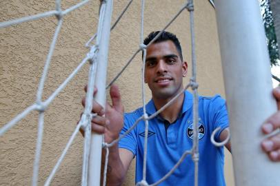  PORTO ALEGRE, RS, BRASIL - 10-08-2015 - Entrevista na casa do jogador Maicon do Grêmio.(FOTO: JÚLIO CORDEIRO/AGÊNCIA RBS)