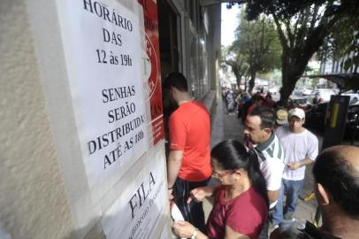  CAXIAS DO SUL, RS, BRASIL 23/08/2015Cadastramento biométrico no cartório eleitoral em Caxias do Sul (Felipe Nyland/Agência RBS)