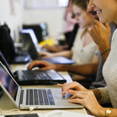  

FLORIANOPOLIS, SC, BRASIL, 01.07.2015: Estudantes da Udesc treinam o empreendedorismo através de empresa Jr, a Aesag. (Foto: Diorgenes Pandini/Agência RBS)
Indexador: Diorgenes Pandini