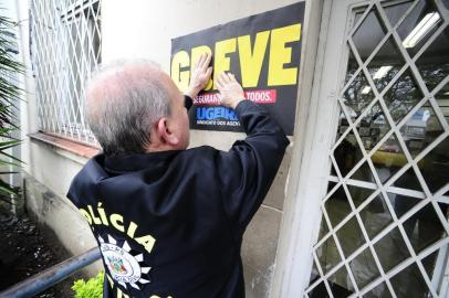 PORTO ALEGRE , RS , BRASIL , 19-08-2015 - Greve policia Civil no Palácio da policia  (FOTO : Ronaldo Bernardi  / AGENCIA RBS )