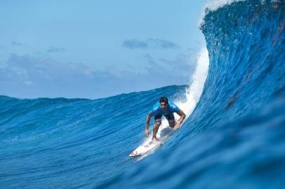 gabriel medina - surfe - teahupoo - tahiti