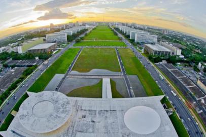 vista da esplanada dos ministérios do prédio do senado, rdgol