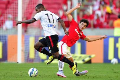  PORTO ALEGRE, RS, BRASIL - 23-08-2015 - Campeonato Brasileiro - 20ª Rodada, Inter x Atlético-PR no estádio Beira-rio.(FOTO:DIEGO VARA/AGENCIA RBS)Jogador Rodrigo Dourado (D)