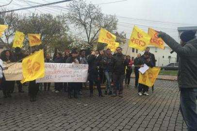 protesto - professores - caxias do sul - salários - parcelamento - rdgol