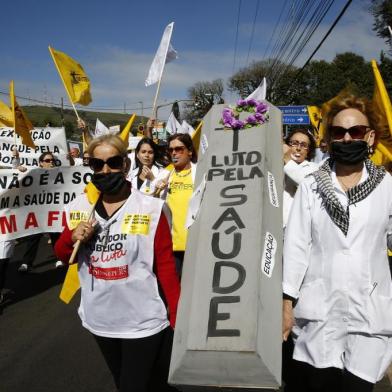  PORTO ALEGRE, RS, BRASIL - Como a greve dos servidores do Estado está afetando quem depende de atendimento imediato. (FOTO: ADRIANA FRANCIOSI/AGÊNCIA RBS)