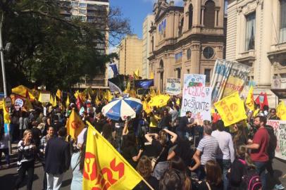 servidores, protesto, cpers, governo, greve, piratini