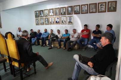 Empresas de transporte escolar ameaçam parar por falta de pagamento em Cachoeira do Sul