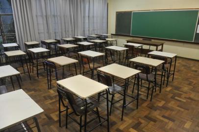  SANTA MARIA , RS , BRASIL , 03/08/2015Escolas estaduais como Maria Rocha, dispensaram os alunos e as salas de aula ficaram vazias. FOTO JEAN PIMENTEL / AGÊNCIA RBS, GERAL