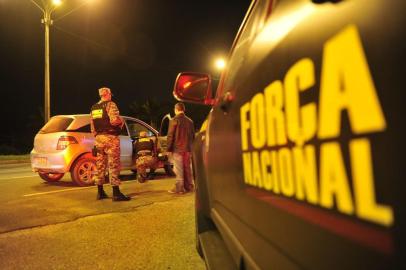  JOINVILLE, SC, BRASIL, 07-10-2014: Força Nacional chega a Joinville e faz barreira em posto da PRF em Pirabeiraba. (Foto: Leo Munhoz/ Agência RBS)