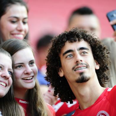 zol - futebol - inter - fotos com a torcida - torcedores - valdívia - 15/9/2015