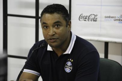 CURITIBA, PR - 16.09.2015: ATLÉTICO PR X GRÊMIO - Roger Machado técnico do Grêmio em coletiva após a partida. Atlético PR e Grêmio fazem partida válida pela 26ª rodada do Campeonato Brasileiro, no estádio Couto Pereira. (Foto: Guilherme Artigas/Fotoarena/Lancepress!)