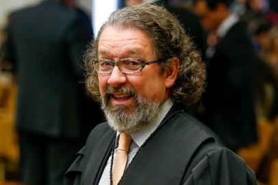 O advogado Antonio Carlos de Almeida Castro

BRASÍLIA, DF, 10.06.2015: STF-SESSÃO - O advogado Antonio Carlos de Almeida Castro, o Kakay, defensor do músico Roberto Carlos - Sessão do STF (Supremo Tribunal Federal), sob a presidência do ministro Ricardo Lewandowski, em Brasília (DF), nesta quarta-feira (27). O STF vai decidir sobre a liberação de biografias não autorizadas. A ministra Cármen Lúcia, relatora do caso das biografias não autorizadas. (Foto: Pedro Ladeira/Folhapress)
Local: BRASÃ?LIA ;DF - Distrito Federal ;BRA -