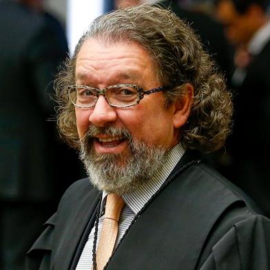 O advogado Antonio Carlos de Almeida Castro

BRASÍLIA, DF, 10.06.2015: STF-SESSÃO - O advogado Antonio Carlos de Almeida Castro, o Kakay, defensor do músico Roberto Carlos - Sessão do STF (Supremo Tribunal Federal), sob a presidência do ministro Ricardo Lewandowski, em Brasília (DF), nesta quarta-feira (27). O STF vai decidir sobre a liberação de biografias não autorizadas. A ministra Cármen Lúcia, relatora do caso das biografias não autorizadas. (Foto: Pedro Ladeira/Folhapress)
Local: BRASÃ?LIA ;DF - Distrito Federal ;BRA -