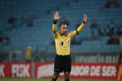  PORTO ALEGRE, RS, BRASIL, 03-06-2015 - Campeonato Brasileiro - 5ª Rodada, Grêmio x Corinthians na Arena.(Foto:RICARDO DUARTE/Agência RBS)Arbitragem Wilton pereira sampaioIndexador: Diego Vara