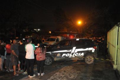  Porto Alegre 22/09/2015duplo homicidio , meninos mortos em parada de onibus , na zona norte/ CREDITO / LUIZ ARMANDO VAZ / DIARIO GAUCHO .