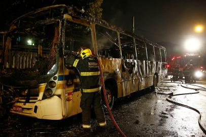 ônibus incendiado