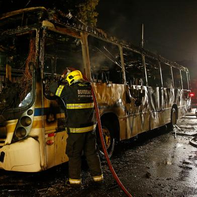 ônibus incendiado