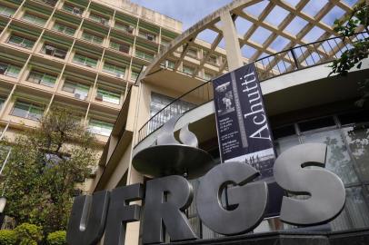  Linha Turismo , pontos de turismo em Porto Alegre. Prédios da UFRGS, reitoria.