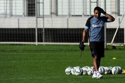  PORTO ALEGRE, RS, BRASIL, 28-09-2015: Técnico Roger durante treino do Grêmio no CT Luiz de Carvalho. (Foto: Mateus Bruxel / Agência RBS)