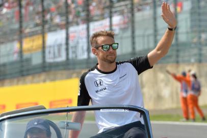 528110361

McLaren driver Jenson Button of Britain waves on a classic car during a drivers parade ahead of the Formula One Japanese Grand Prix at the Suzuka circuit on September 27, 2015.    AFP PHOTO / KAZUHIRO NOGI

Editoria: SPO
Local: Suzuka
Indexador: KAZUHIRO NOGI
Secao: Motor Racing
Fonte: AFP
Fotógrafo: STF