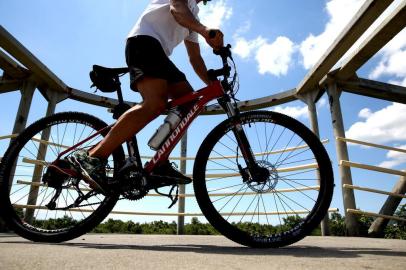  FLORIANÓPOLIS, SC, BRASL - 13/01/2015Surto de roubo de bicicletas perto do CIC