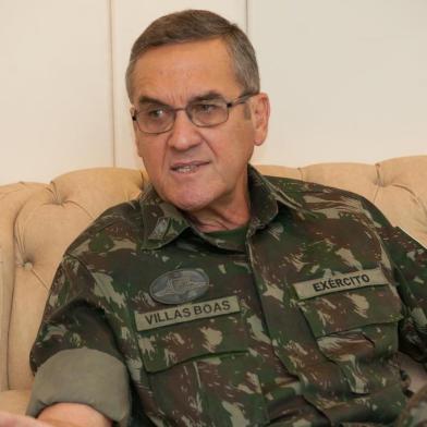 BRASÍLIA, DF, BRASIL 06-10-2015. O general de Exército Eduardo Dias da Costa Villas Bôas tomou posse como comandante do Exército Brasileiro em 5 de fevereiro de 2015, substituindo o general Enzo Martins Peri. Villas Bôas é natural de Cruz Alta (RS), onde nasceu em 7 de novembro de 1951.