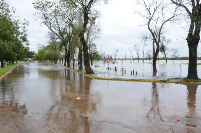 Na manhã de hoje, a Defesa Civil informou que o Rio Santa Maria estava 5,5 metros acima de seu nível normal em Rosário do Sul. 