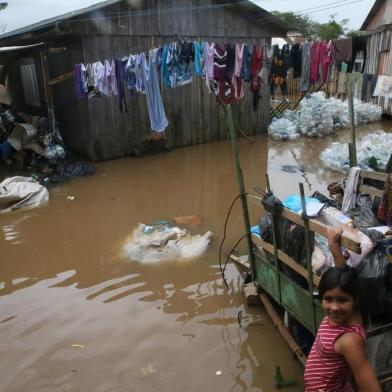  PORTO ALEGRE, RS, BRASIL 12/10/2015 - Situação das pessoas afetadas pela enchente em PoA. (FOTO: TADEU VILANI, AGÊNCIA RBS).