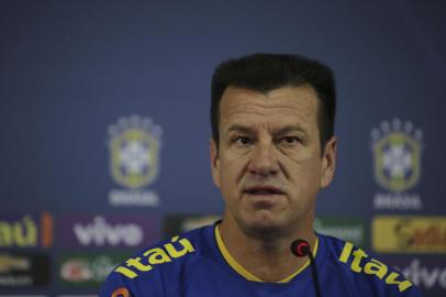  Dunga fala durante entrevista coletiva antes do treino no Estádio Presidente Vargas, em Fortaleza, Outubro, Segunda-feira, 12, 2015. Foto Leo Correa/Mowa PressEditoria: SLocal: FortalezaIndexador: Leo Correa