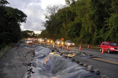  SANTA MARIA, RS, BRASIL, 12-10-2015.Movimento nas estradas que dão acesso a Santa Maria. Na foto BR-158.FOTO: GERMANO RORATO/AGÊNCIA RBS, GERAL