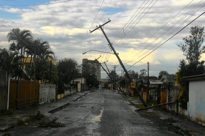 Chuva danifica rede e mais de 100 mil pessoas estão sem luz na Região Central