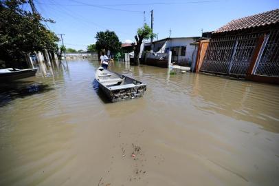  ELDORADO DO SUL, RS, BRASIL 16/10/2015 - Enchente deixa muitos moradores desabrigados no bairro Cidade Verde em Eldorado.