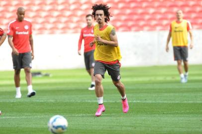  Porto Alegre 16/10/2015  Treino do inter para enfrentear o flamengo Valdivia  volante do inter // credito //Luiz Armando Vaz