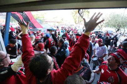  PORTO ALEGRE - BRASIL - RS - Jogo decisivo do Brasil-Pel x Fortaleza com a torcida xavante de Porto Alegre. (FOTO: LAURO ALVES)