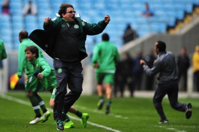  PORTO ALEGRE, RS, BRASIL - 18-10-2015 - Grêmio e Chapecoense jogam na Arena Porto Alegrense. Partida válida pela 31ª rodada do Brasileirão 2015. Chapecoense vira o jogo e ganha do Grêmio por 3x2. Técnico do Chapecoense Guto Ferreira (FOTO: DIEGO VARA/AGÊNCIA RBS)