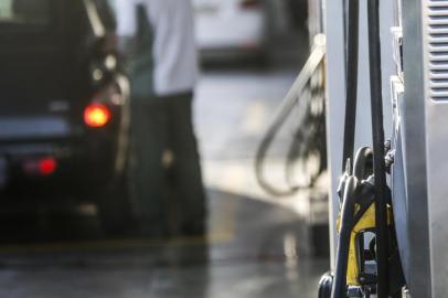  FLORIANOPOLIS, SC, BRASIL, 18.10.2015: Bomba de gasolina e preços em Florianopolis. (Foto: Diorgenes Pandini/Agência RBS)Indexador: Diorgenes Pandini