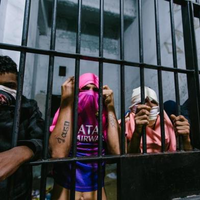  PORTO ALEGRE, RS, BRASIL, 19/10/2015 : Presos são mantidos em delegacias de Porto Alegre e Região Metropolitana devido à superlotação do Presídio Central. (Omar Freitas/Agência RBS)Indexador: Omar Freitas