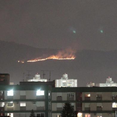  PORTO ALEGRE, RS, BRASIL - Incêndio no morro