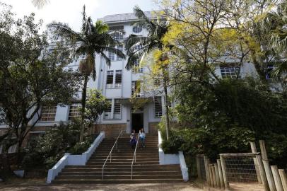  PORTO ALEGRE, RS, BRASIL 23/10/2015 - O Colégio Metodista Americano, localizado no bairro Rio Branco em Porto Alegre, está completando 135 anos esta semana. Fachada do colegio. (FOTO: MATEUS BRUXEL, AGÊNCIA RBS).