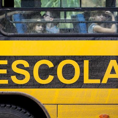  POCO DAS ANTAS, RS, BRASIL, 25-02-2015: Estudantes do Centro Municipal de Educacao Infantil e Ensino Fundamental Pocoantense no transporte escolar. O municipio e o numero 1 no estado em atendimento a criancas da Educacao Infantil. (Foto: Mateus Bruxel / Agencia RBS)Indexador: Mateus_Bruxel