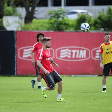  PORTO ALEGRE , RS , BRASIL , 30-10-2015- Treino do Inter . Eduardo Sasha/Jogador  (FOTO : RONALDO BERNARDI / AGENCIA RBS )