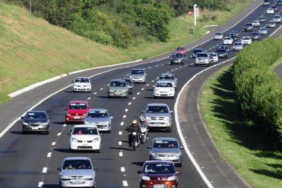  

GRAVATAÍ , RS , BRASIL , 01-05-2015 - Movimento era fraco no início desta manhã na Freeway (FOTO: RONALDO BERNARDI / AGENCIA RBS )