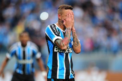  PORTO ALEGRE, RS, BRASIL - 01-11-2015 - Grêmio x Flamengo jogam na Arena Porto Alegrense. Partida válida pela 33ª rodada do Brasileirão. Jogador Luan (FOTO: DIEGO VARA/AGÊNCIA RBS)