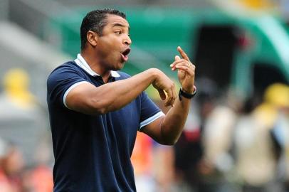 PORTO ALEGRE, RS, BRASIL - 01-11-2015 - Grêmio x Flamengo jogam na Arena Porto Alegrense. Partida válida pela 33ª rodada do Brasileirão. Técnico Roger Machado (FOTO: DIEGO VARA/AGÊNCIA RBS)